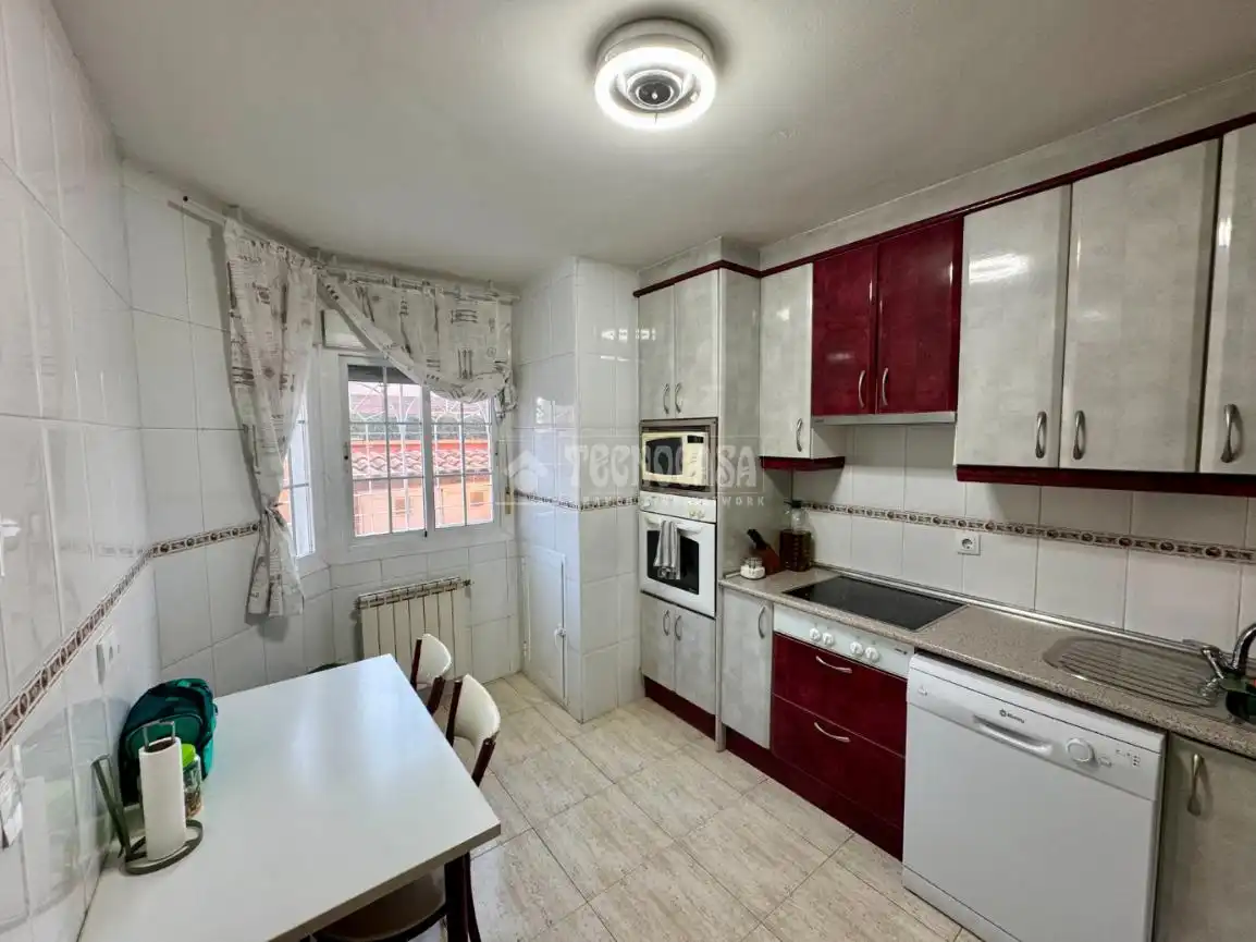 Cocina de Casa adosada en venta en Villanueva de la Torre con Aire acondicionado