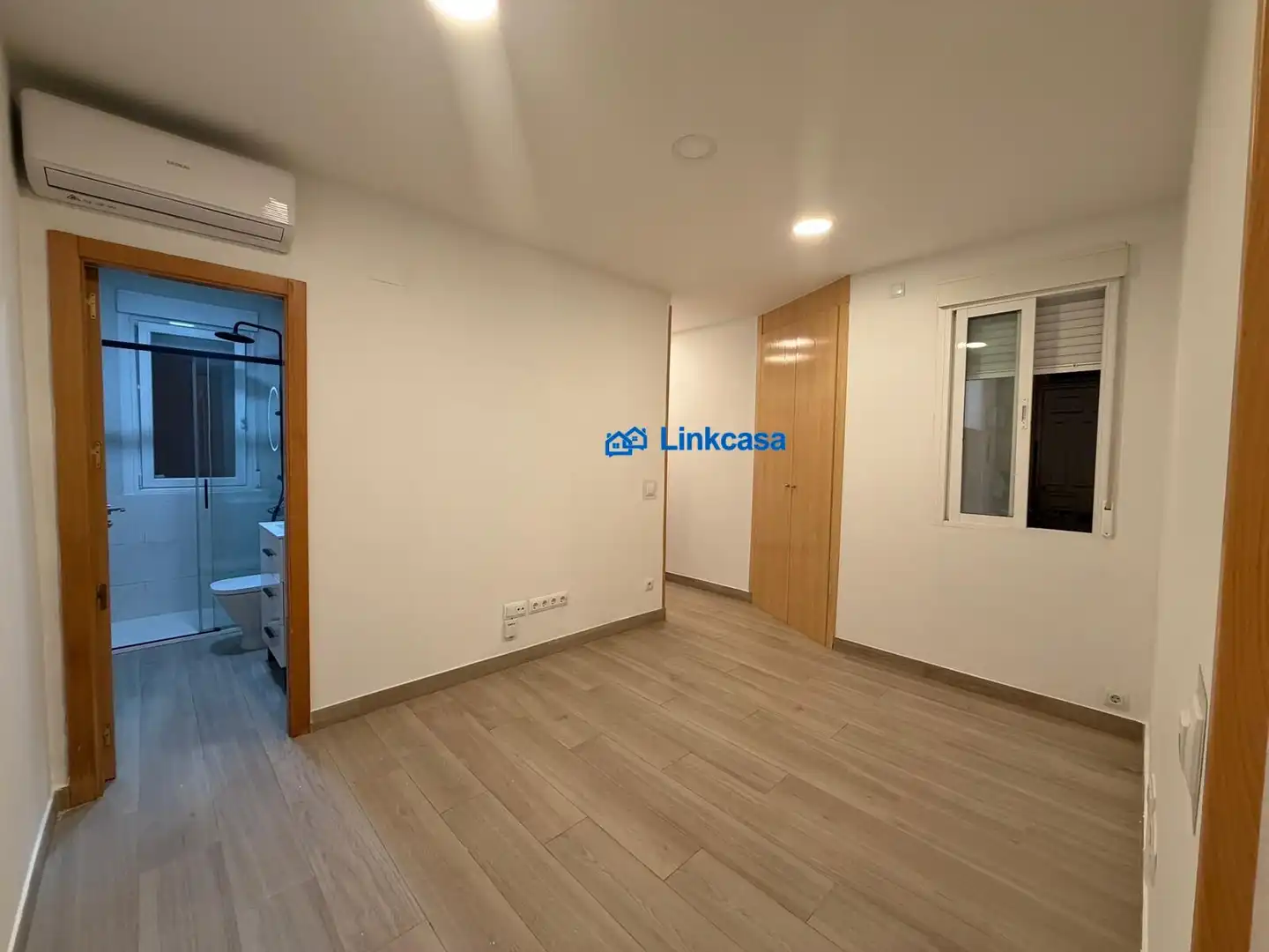 Flat for sale in Madrid  with Air Conditioner and Heating