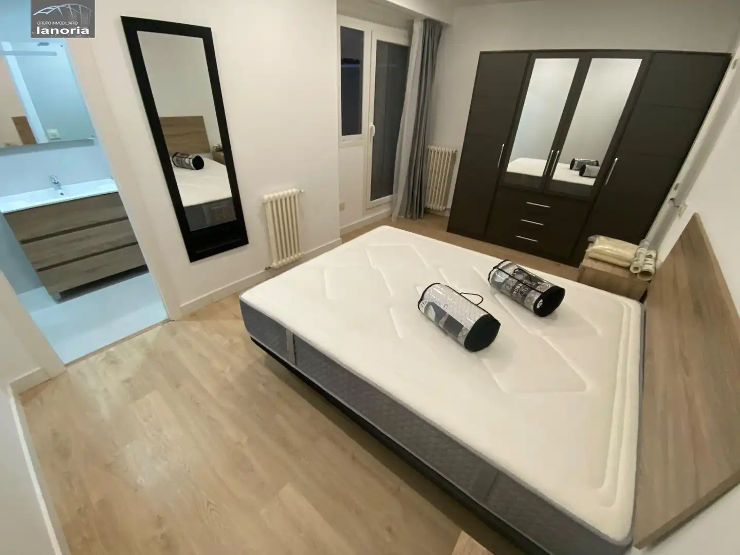Dormitori de Apartament de lloguer en Albacete amb Aire condicionat, Calefacció i Moblat