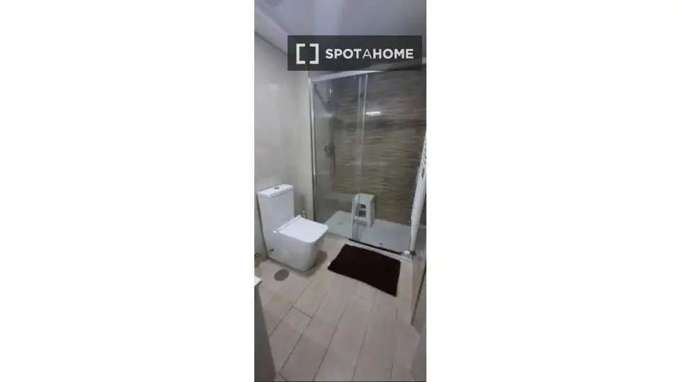 Bathroom of Apartments for share in Santander  with Air Conditioner, Heating and Terrace