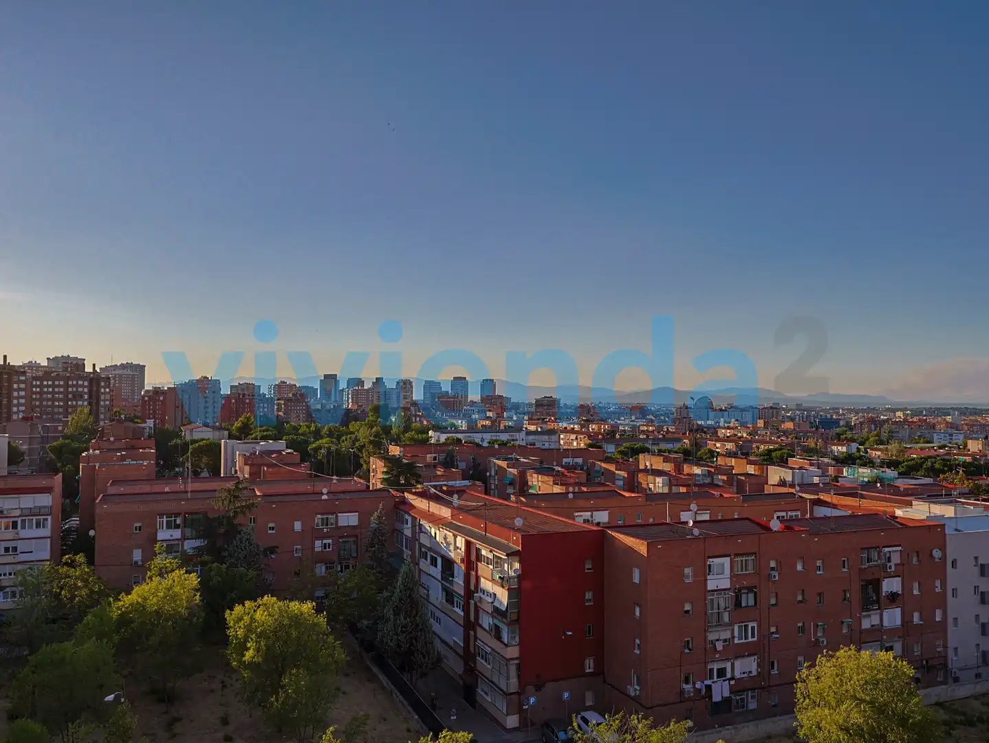 Vista exterior de Piso en venta en Madrid con Calefacción y Balcón