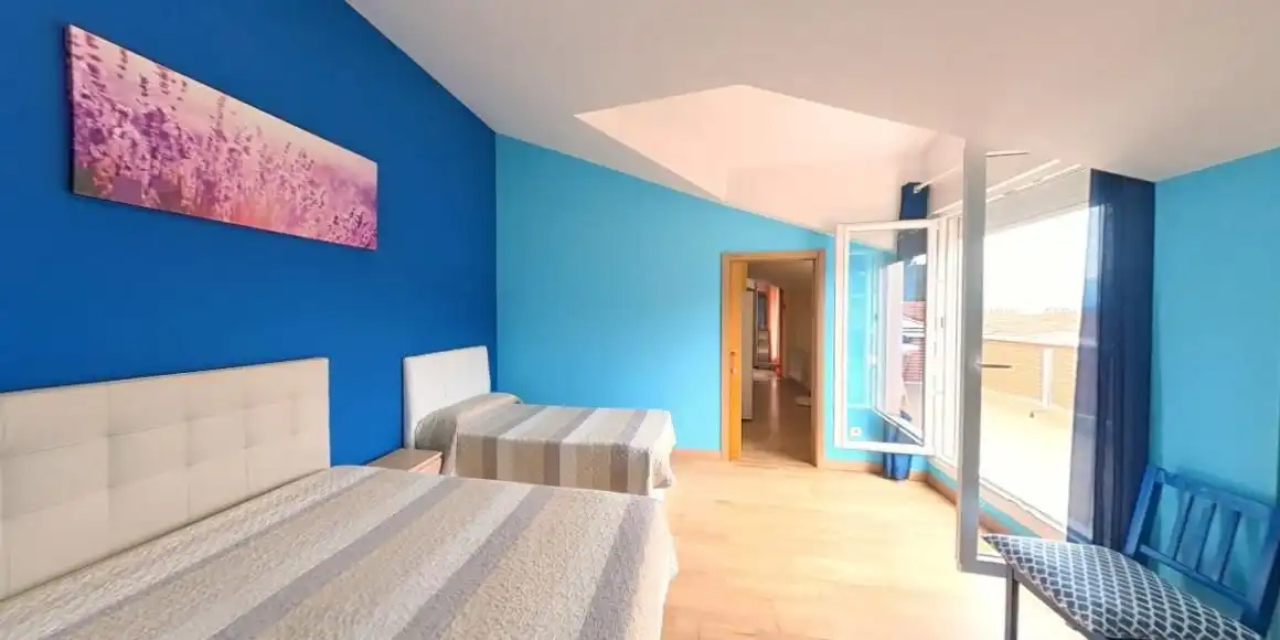 Habitación de Ático en venta en Entrambasaguas con Calefacción, Parquet y Terraza