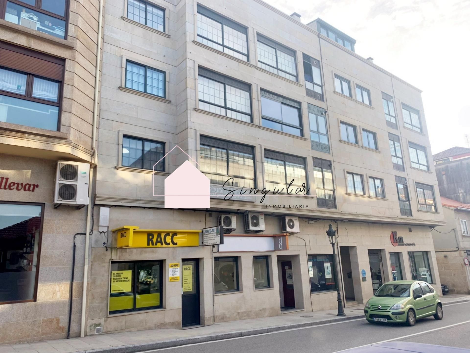 Vista exterior de Oficina en venda en Tui amb Aire condicionat i Calefacció