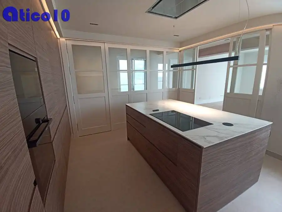 Flat for rent in Calle Asturias, Parque San Francisco - Uría