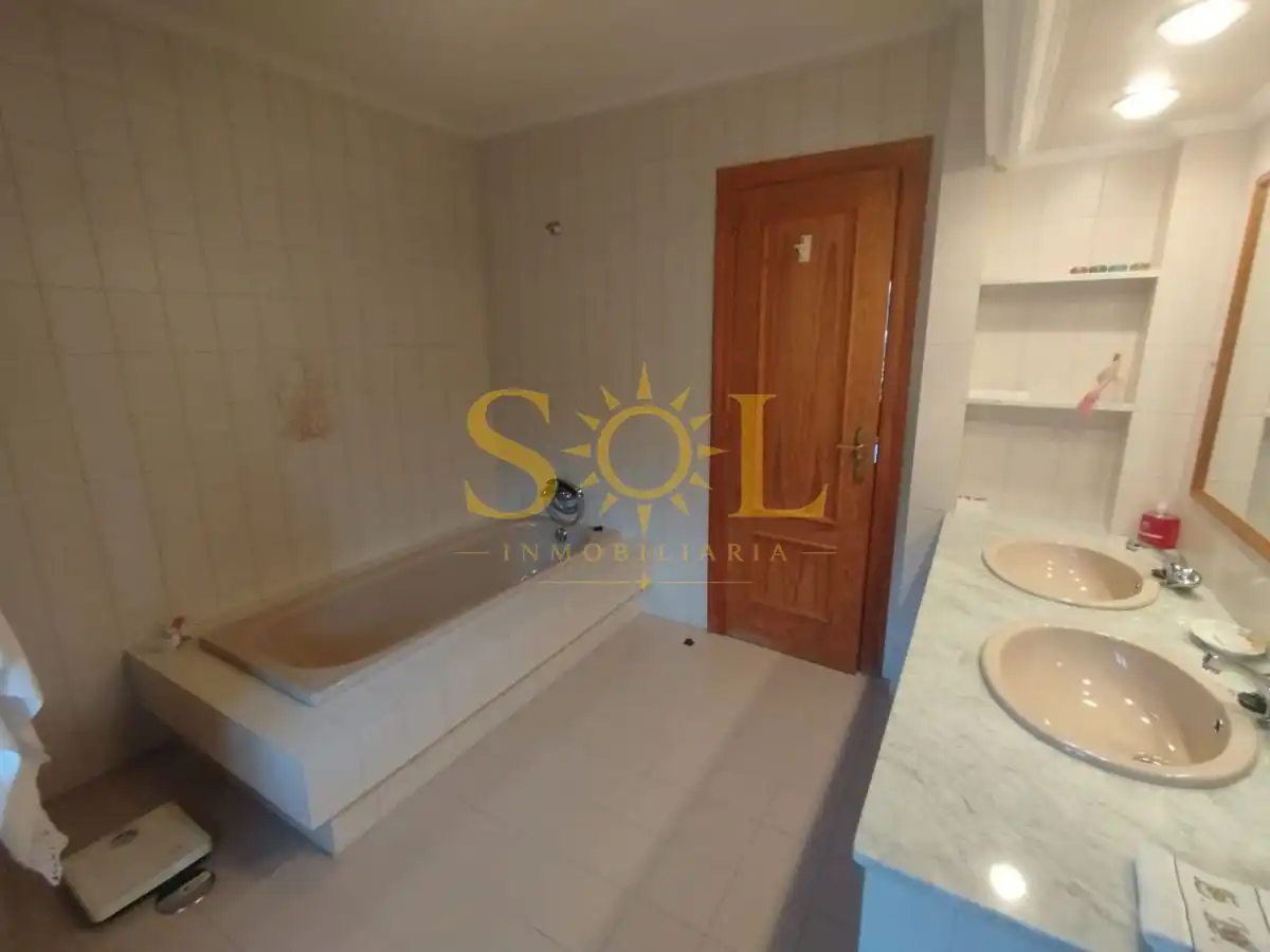 Baño de Casa o chalet en venta en Carrocera con Calefacción, Jardín privado y Terraza