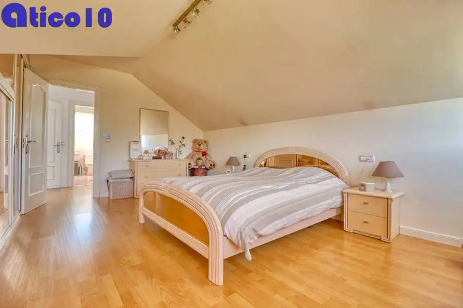 Habitación de Casa o chalet en venta en Gijón  con Calefacción, Jardín privado y Parquet