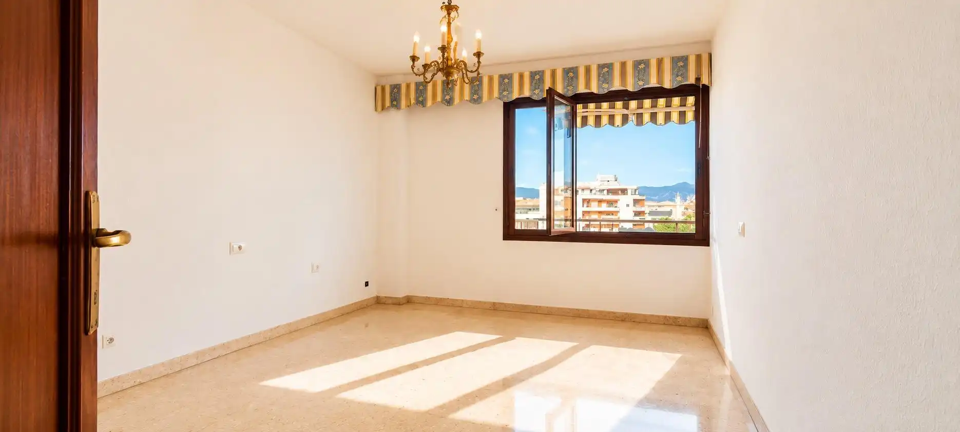 Dining room of Flat for sale in Llevant