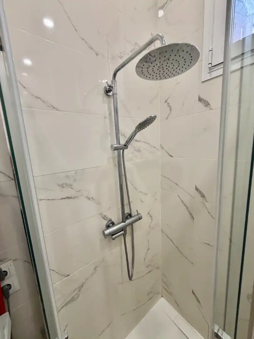 Badezimmer von Geschaftsraum zum Verkauf in Madrid mit Klimaanlage, Heizung und Möbliert