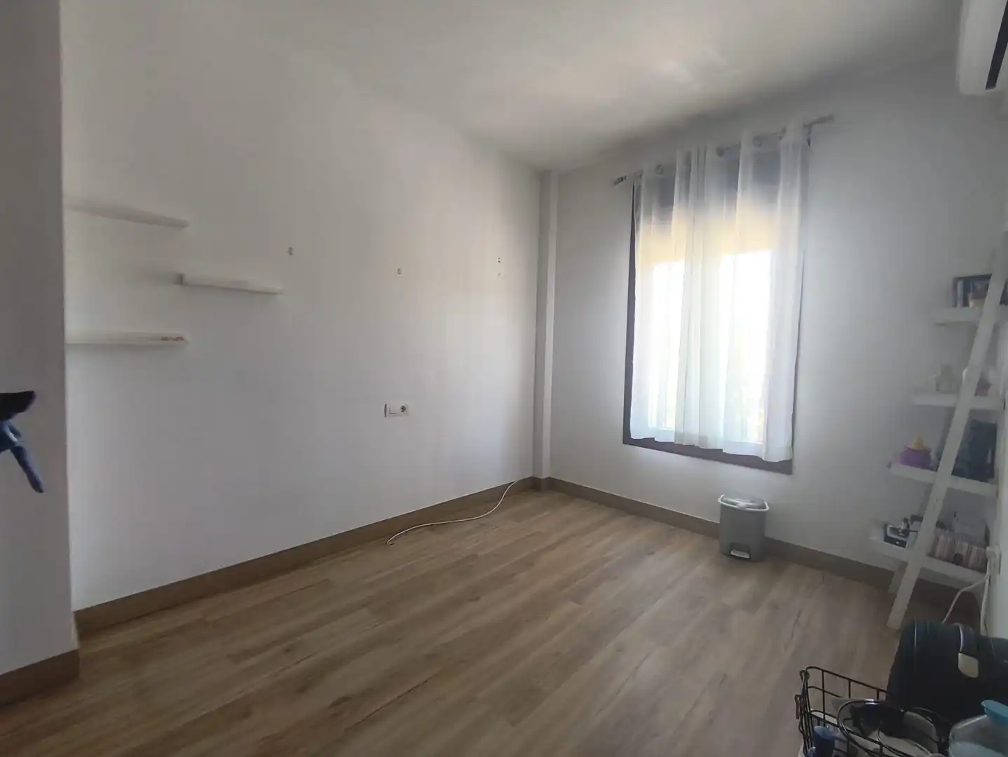 Bedroom of Detached homes for sale in La Línea de la Concepción  with Air Conditioner, Private garden and Balcony
