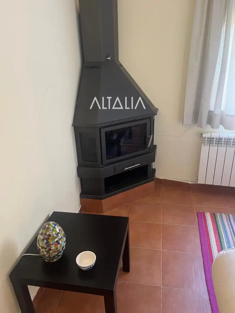 Sala d'estar de Casa o xalet en venda en Torrejoncillo del Rey amb Calefacció, Terrassa i Alarma