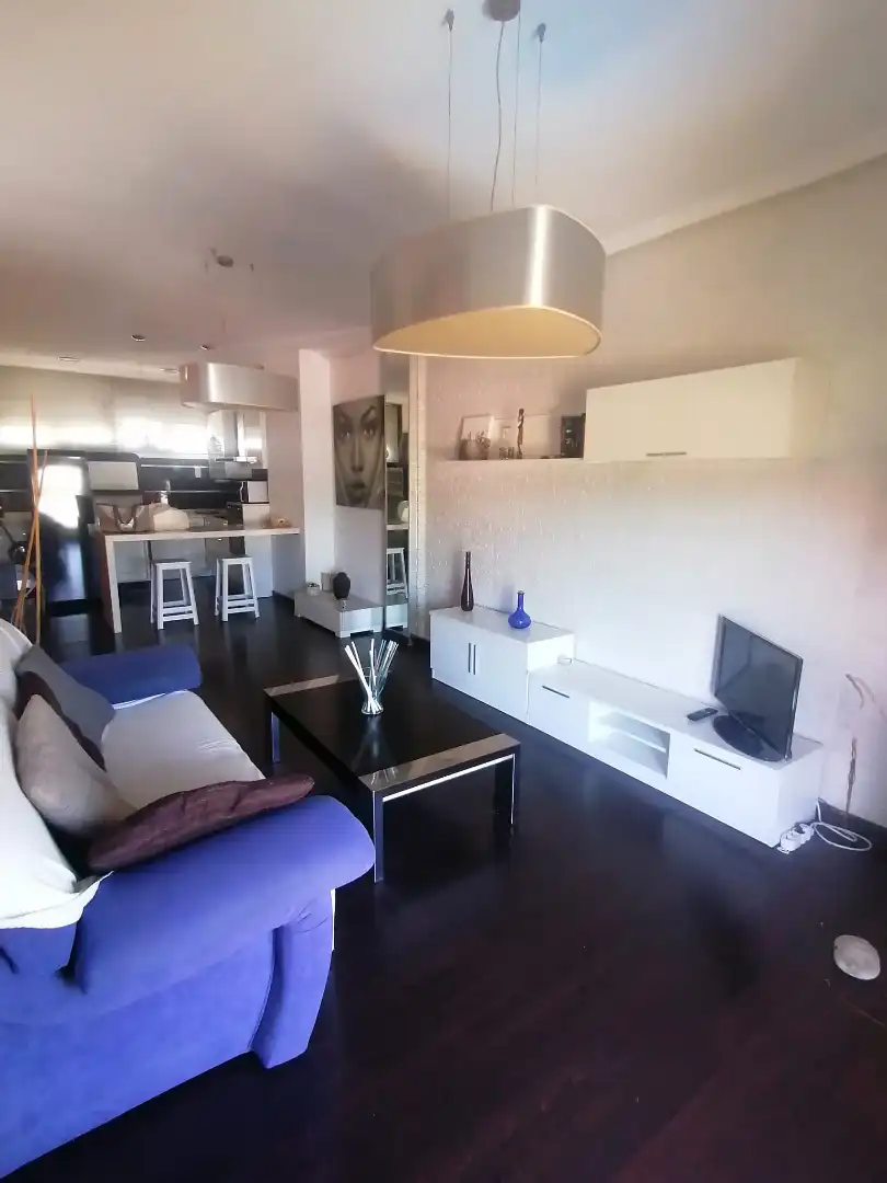 Sala d'estar de Apartament en venda en La Línea de la Concepción amb Aire condicionat, Terrassa i Moblat