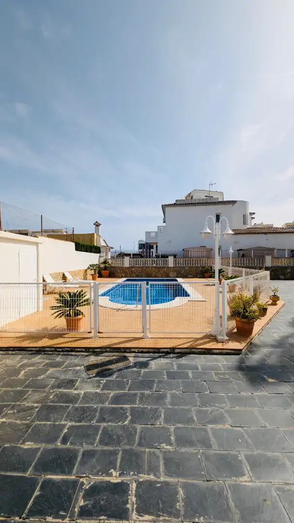 Piscina de Casa o xalet en venda en Oliva amb Aire condicionat, Calefacció i Jardí privat