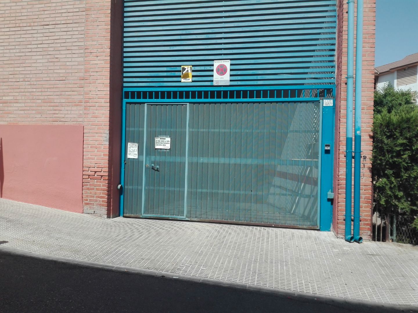 Vista exterior de Garaje de alquiler en  Córdoba Capital