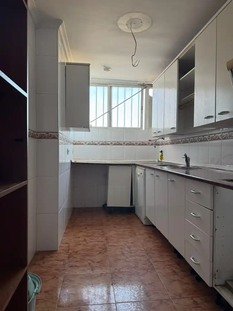 Küche von Wohnung zum Verkauf in Sevilla mit Klimaanlage und Terrasse
