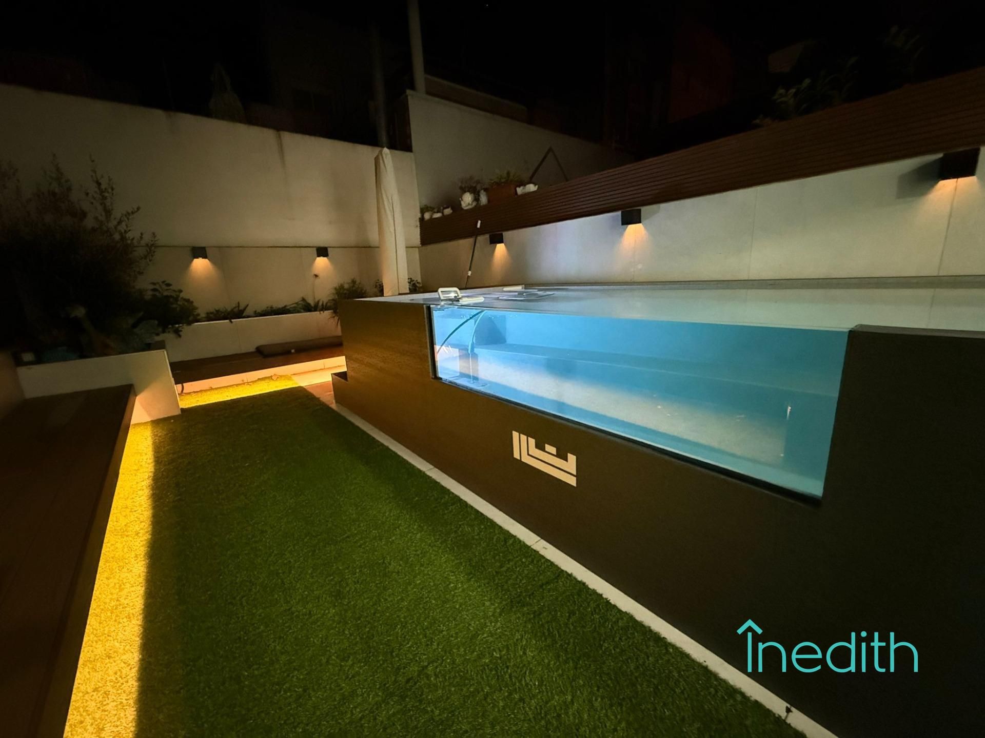 Piscina de Casa adosada en venda en Castelldefels amb Aire condicionat, Calefacció i Jardí privat