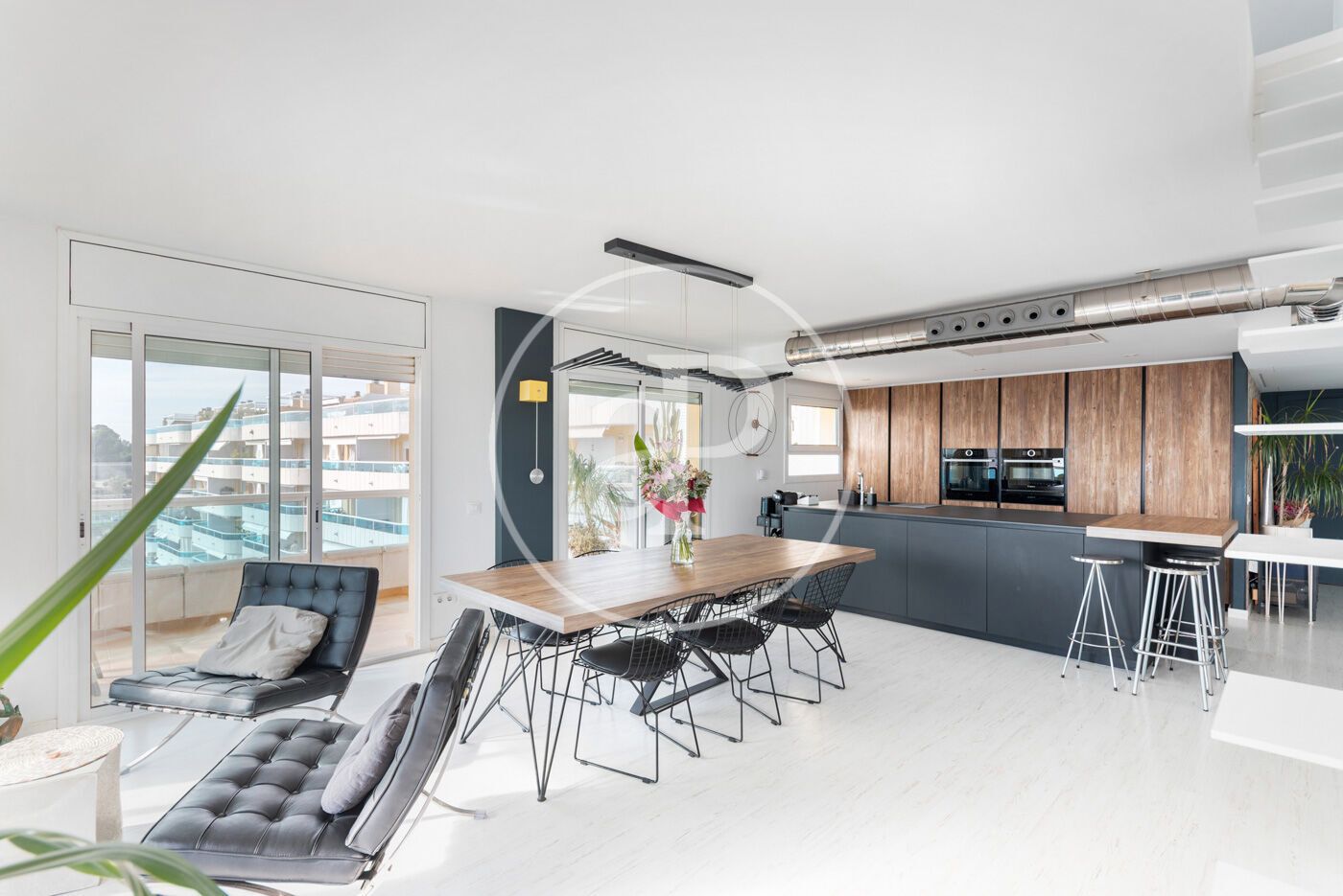 Menjador de Pis en venda en Vilanova i la Geltrú amb Aire condicionat, Calefacció i Jardí privat