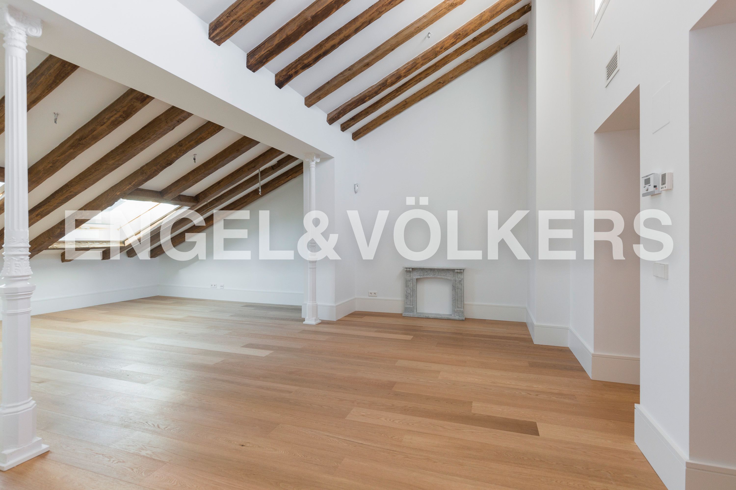 Living room of Attic to rent in  Madrid Capital  with Air Conditioner, Heating and Terrace