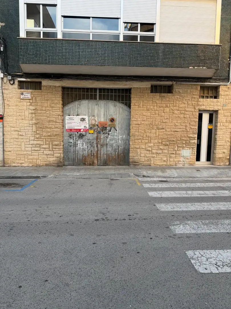 Local comercial en venda a Carrer Carrer Cerdanya, imagen 3