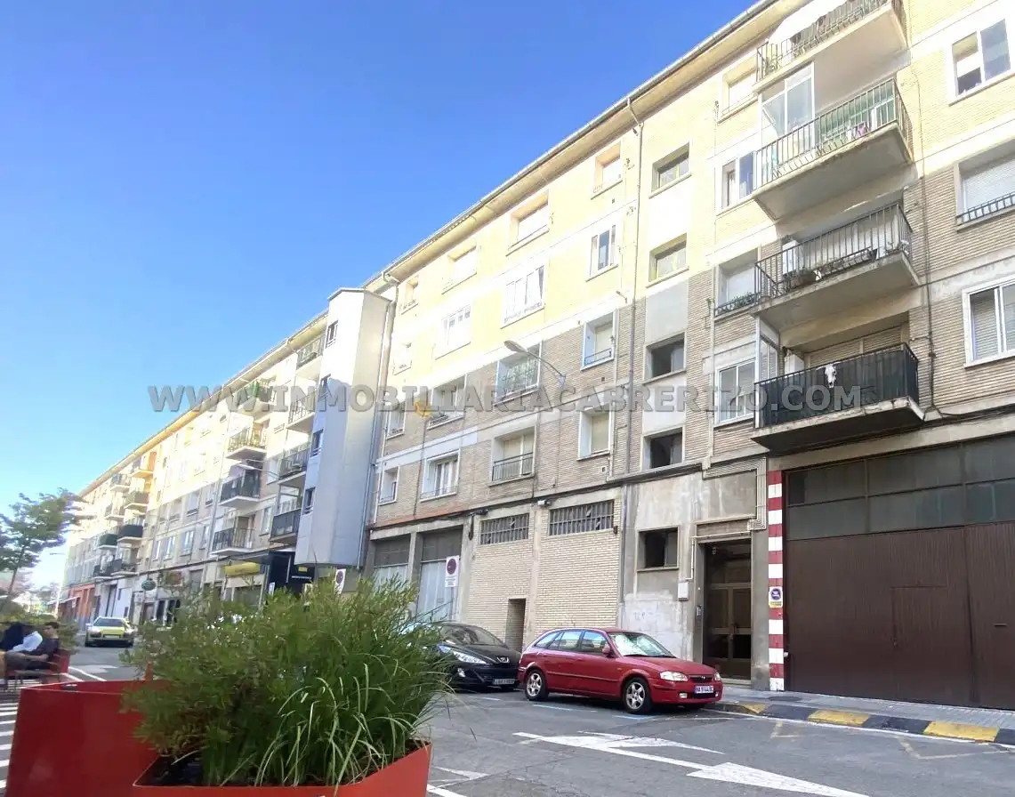 Vista exterior de Piso en venta en  Pamplona / Iruña con Calefacción, Parquet y Terraza