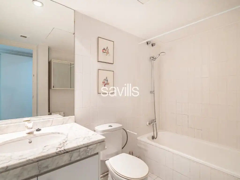 Bany de Apartament en venda en Barcelona amb Balcó
