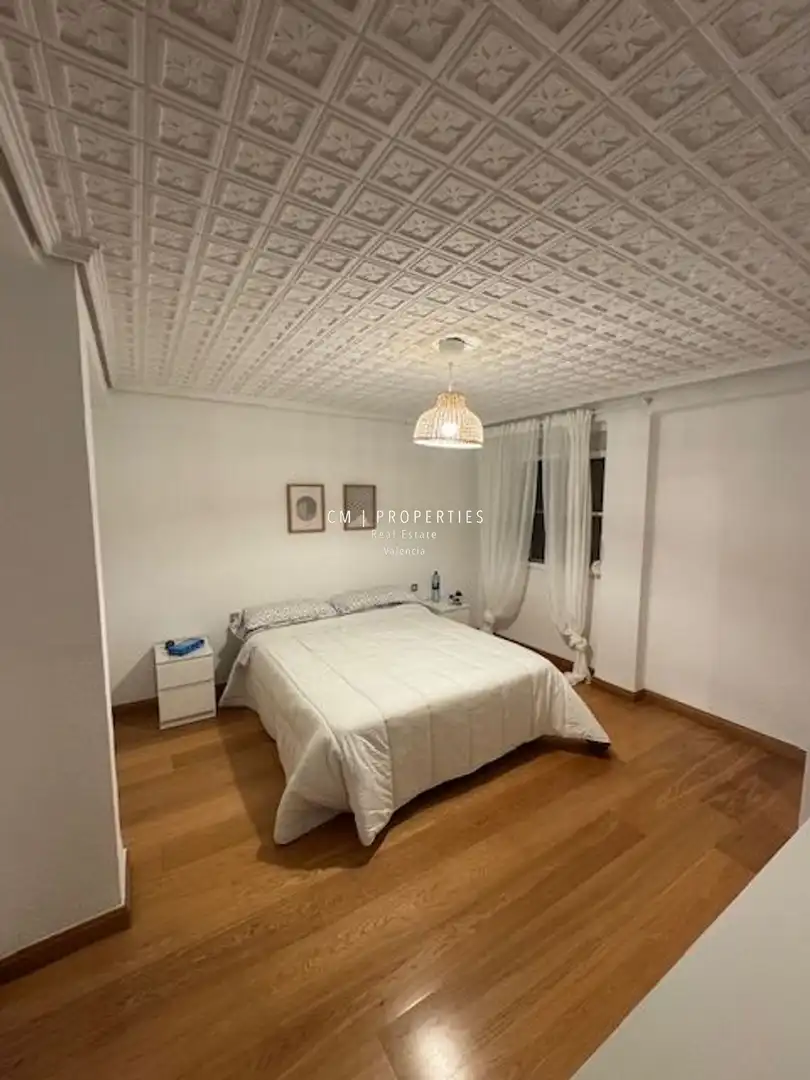 Flat for rent in Ruben Vela, En Corts - Doctor Waksman
