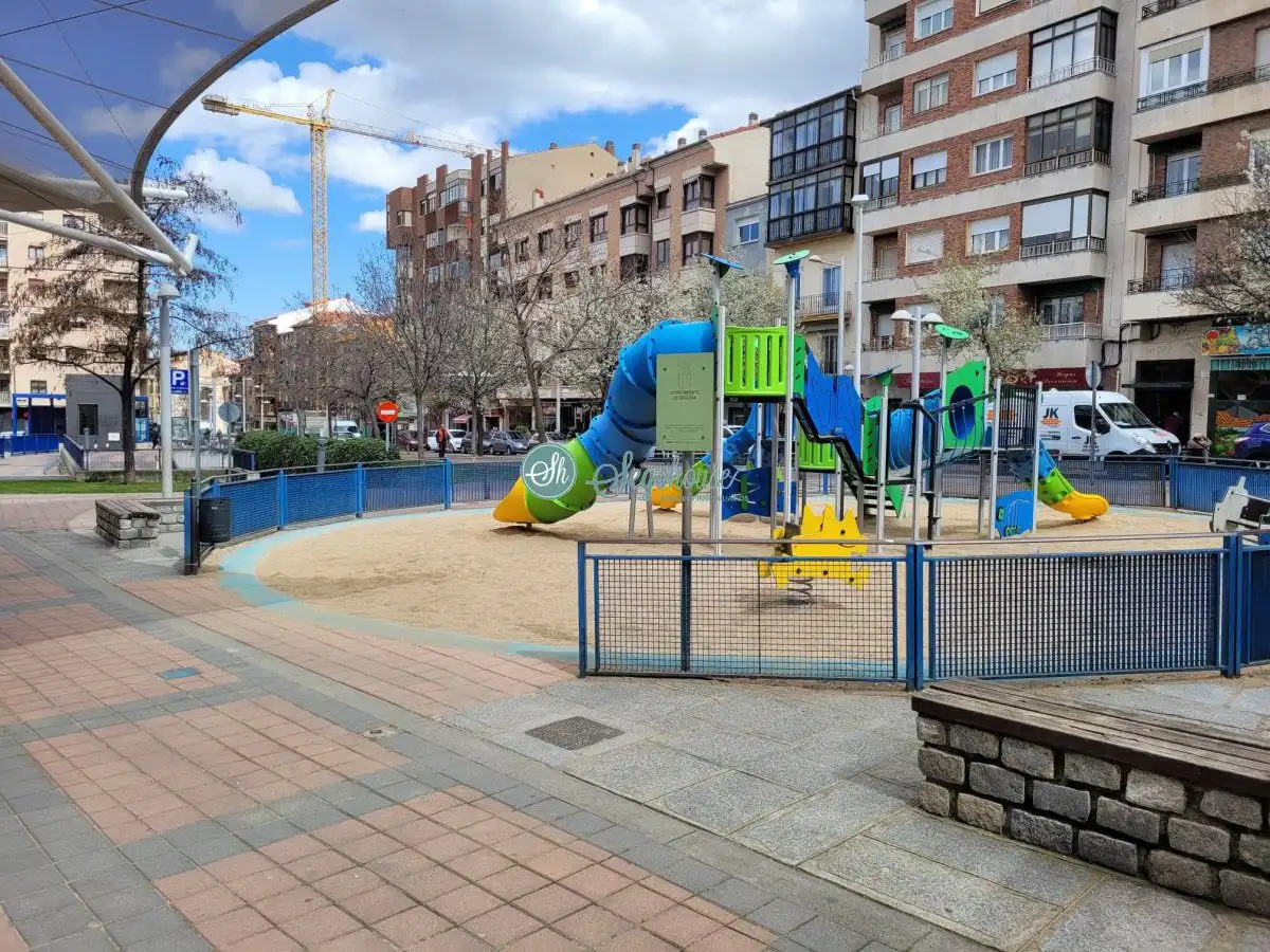 Vista exterior de Pis en venda en Segovia amb Calefacció i Terrassa