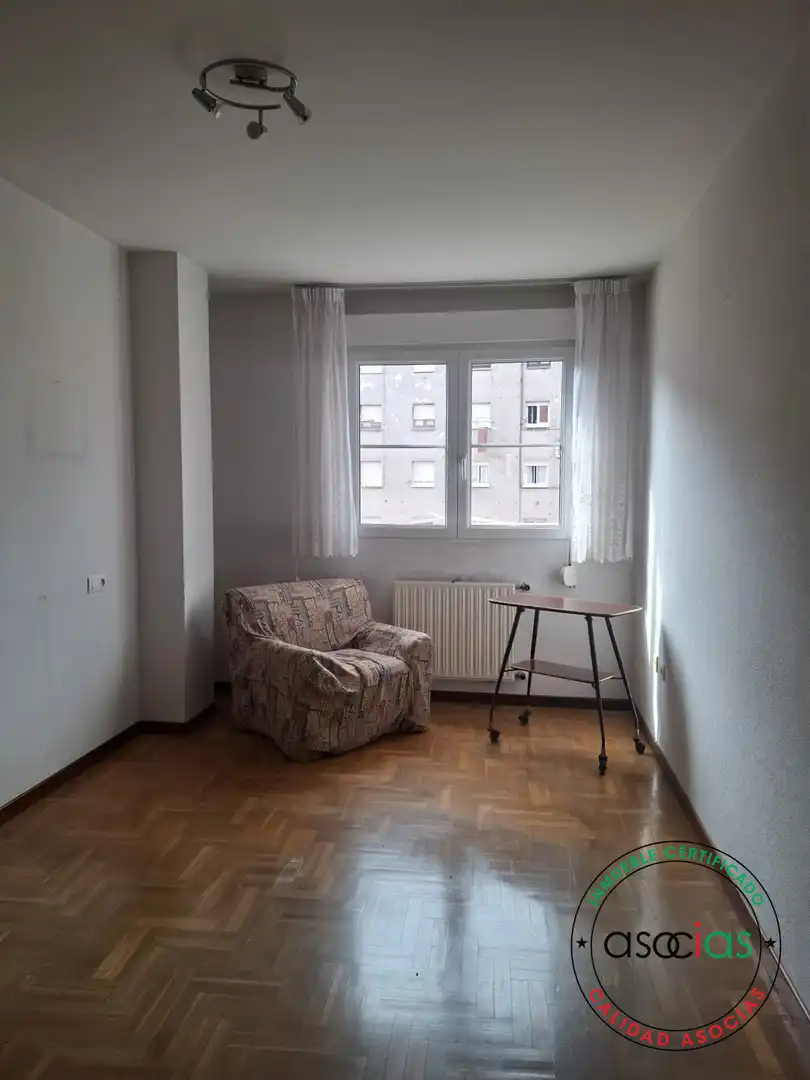 Sala de estar de Piso en venta en Gijón  con Calefacción, Parquet y Trastero