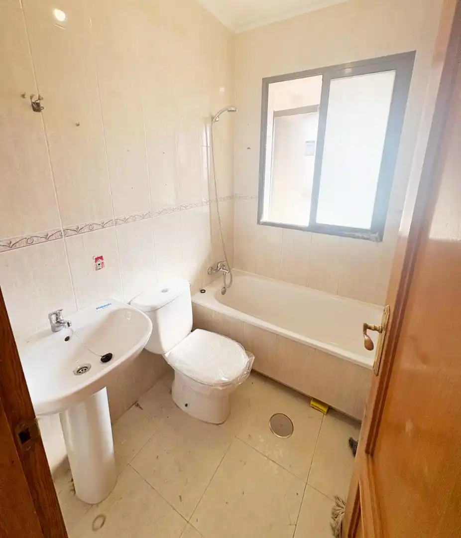 Baño de Casa adosada en venta en Albacete con Calefacción, Parquet y Internet