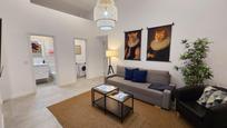 Sala d'estar de Apartament en venda en  Madrid Capital