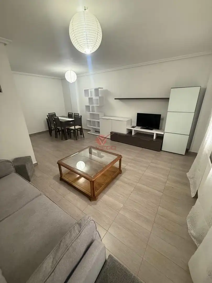 Sala de estar de Piso en venta en Cuenca con Calefacción, Trastero y Amueblado