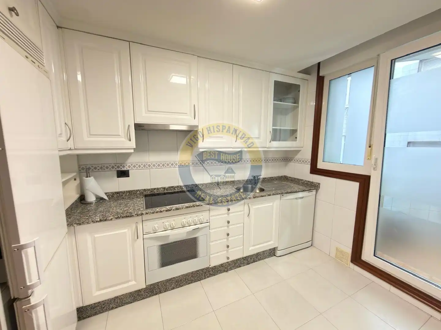 Apartments for rent in Calle ROSALIA DE CASTRO, Centro - Areal