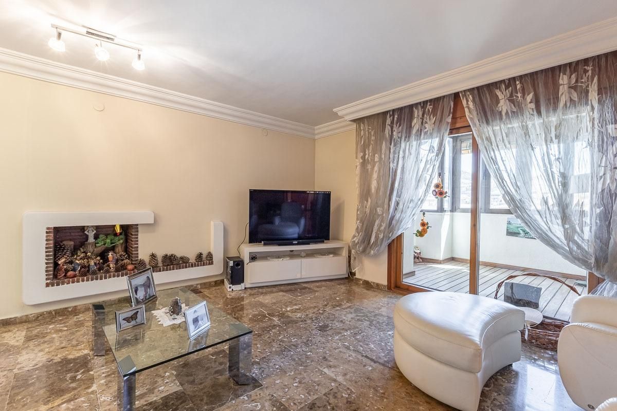 Sala d'estar de Pis en venda en  Granada Capital amb Aire condicionat, Calefacció i Parquet