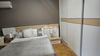 Dormitori de Casa adosada en venda en  Logroño amb Terrassa, Piscina i Balcó