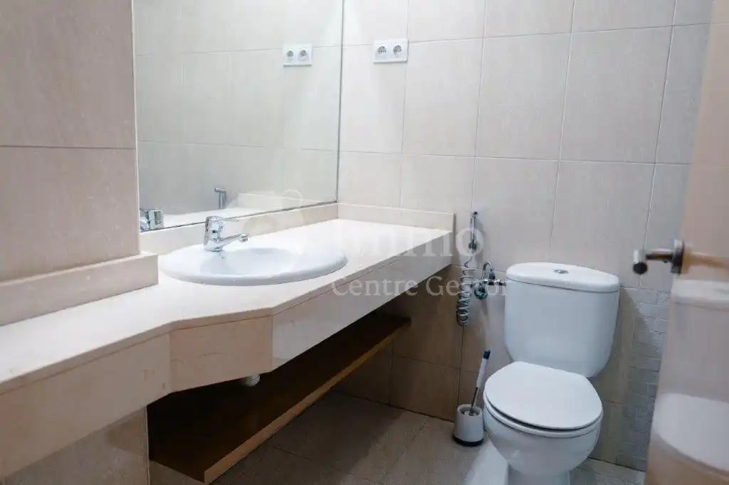 Baño de Ático en venta en Mollerussa con Calefacción, Parquet y Terraza