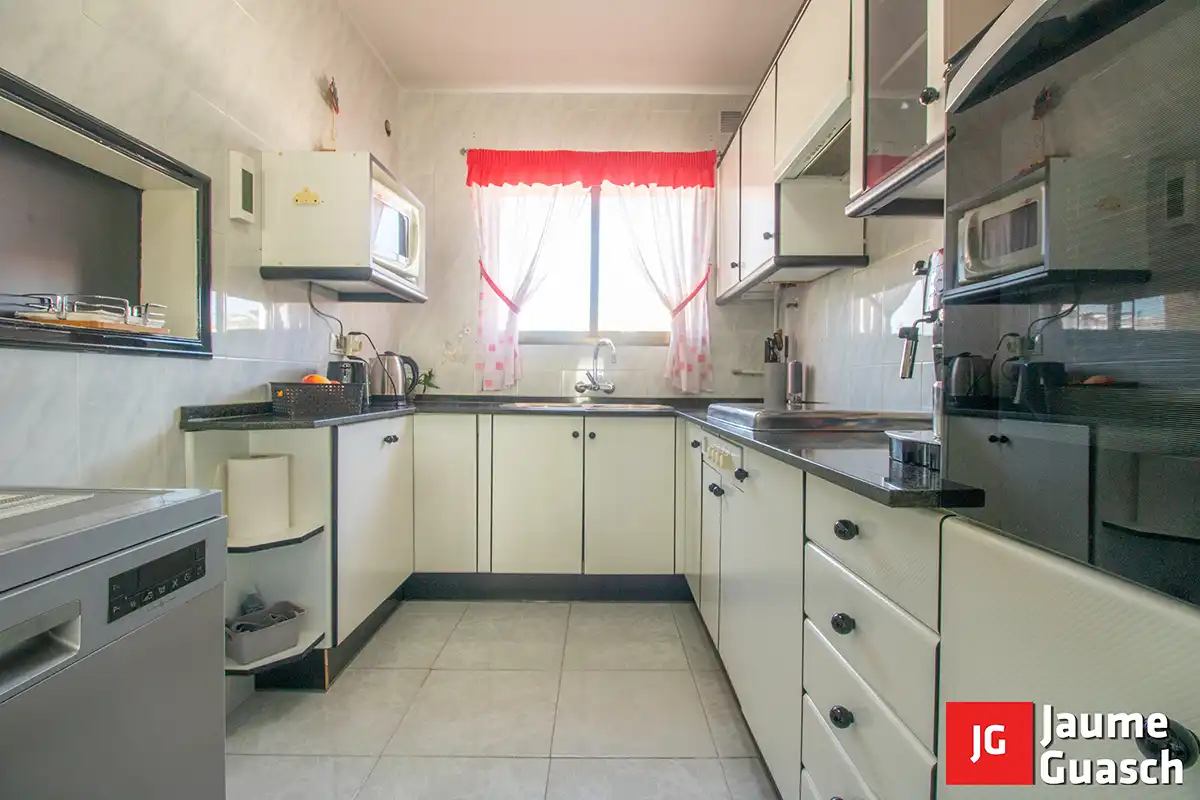 Cocina de Casa adosada en venta en Torredembarra con Aire acondicionado, Calefacción y Jardín privado