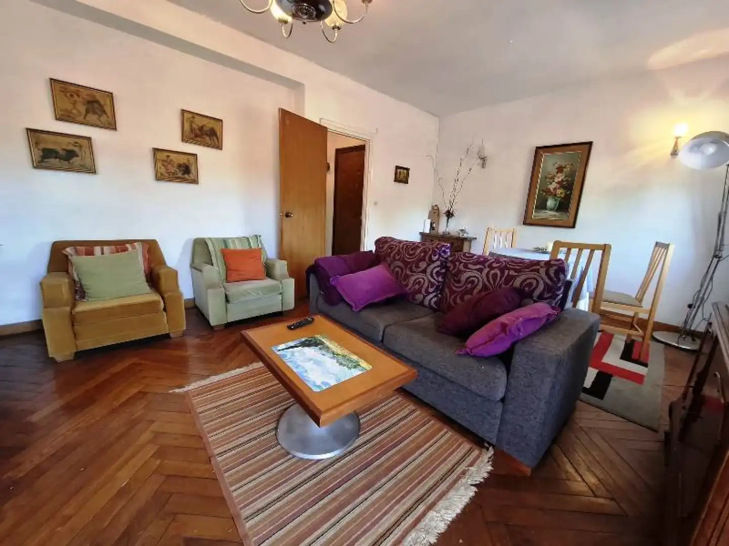 Sala de estar de Piso en venta en Cabezón de la Sal con Parquet