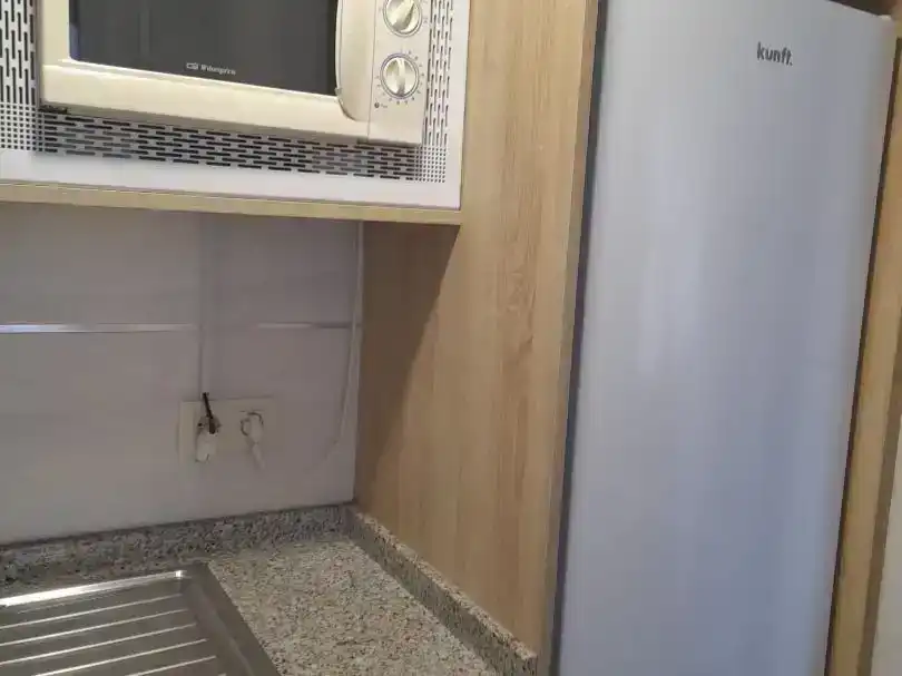 Cuina de Casa adosada de lloguer en Alcántara amb Aire condicionat i Moblat