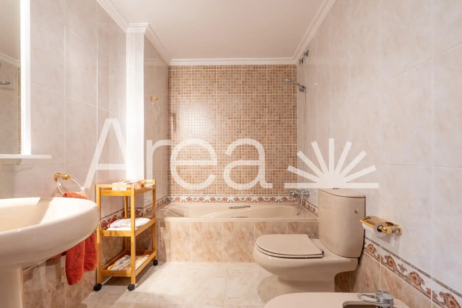 Bany de Casa o xalet en venda en Mataró amb Jardí privat, Terrassa i Piscina