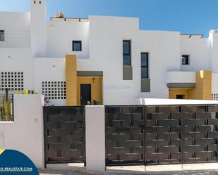 Vista exterior de Casa o xalet en venda en Busot amb Terrassa i Piscina comunitària