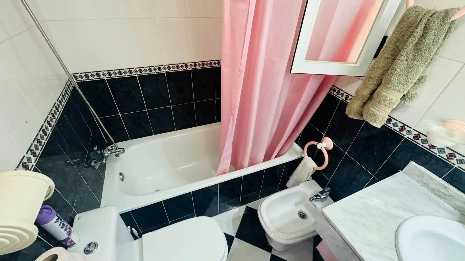 Baño de Piso de alquiler en Valencia con Aire acondicionado, Calefacción y Jardín privado