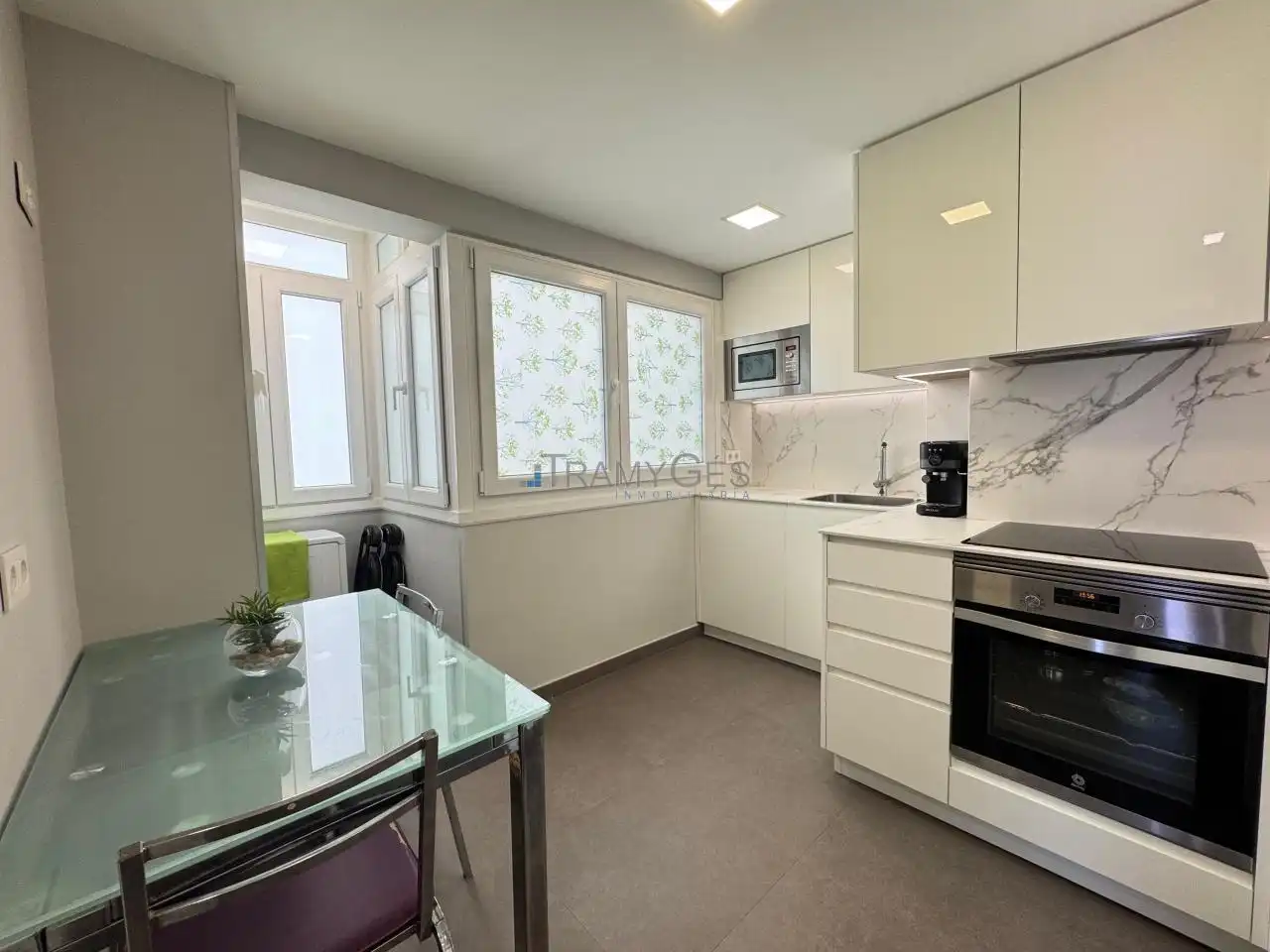 Cocina de Piso en venta en Vigo  con Calefacción, Terraza y Trastero