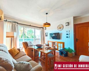 Living room of Flat for sale in Vélez-Málaga  with Air Conditioner, Terrace and Furnished