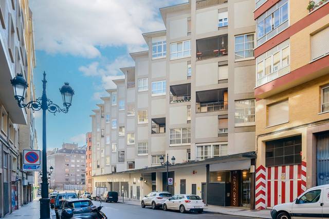 Piso en Venta en Plz General Primo de Rivera,  Edif Arango en Milán - Pumarín