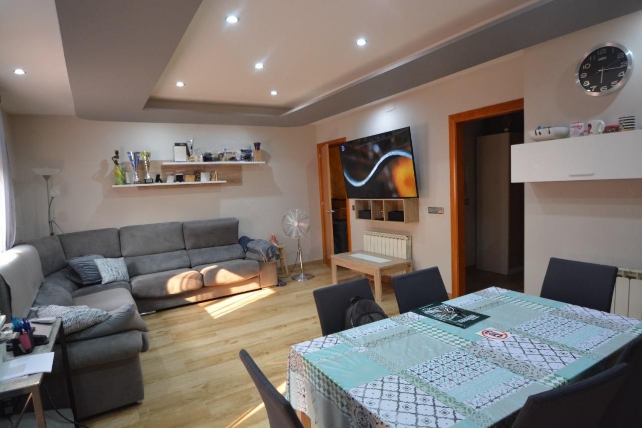 Sala d'estar de Pis en venda en Santa Margarida de Montbui amb Calefacció, Terrassa i Balcó