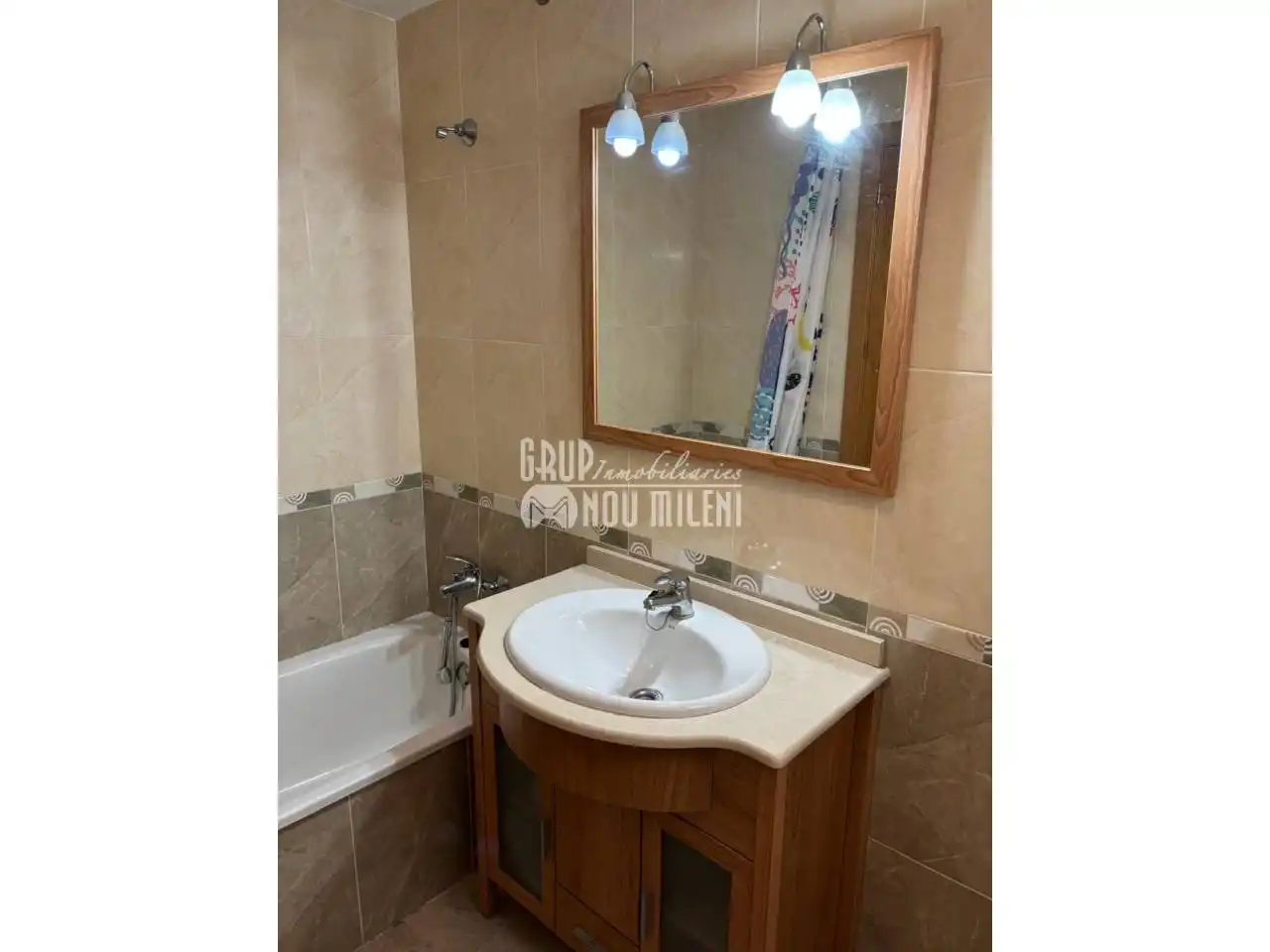 Badezimmer von Wohnung zur Miete in Catarroja mit Klimaanlage, Abstellraum und Balkon