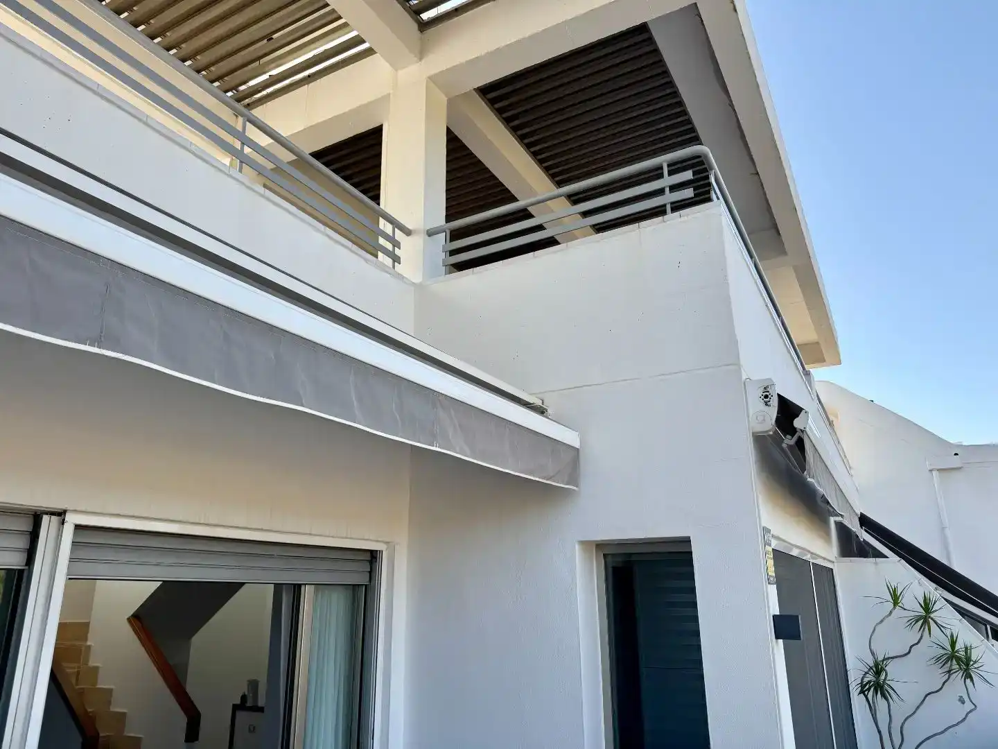 Vista exterior de Pis en venda en Mijas amb Aire condicionat, Piscina i Balcó