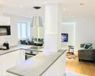 Cuina de Apartament de lloguer en  Barcelona Capital amb Moblat i Es permeten mascotes