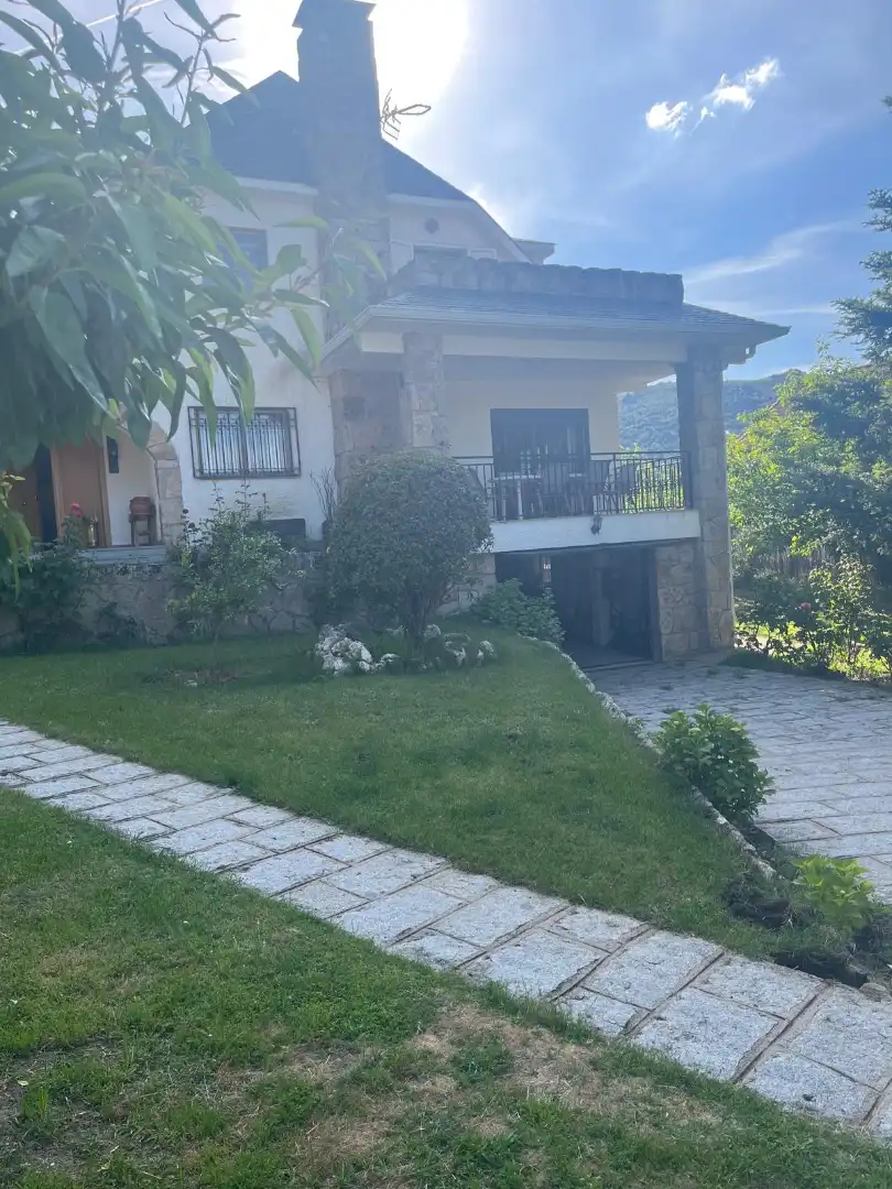 Vista exterior de Casa o chalet de alquiler en Becerril de la Sierra con Aire acondicionado, Calefacción y Jardín privado