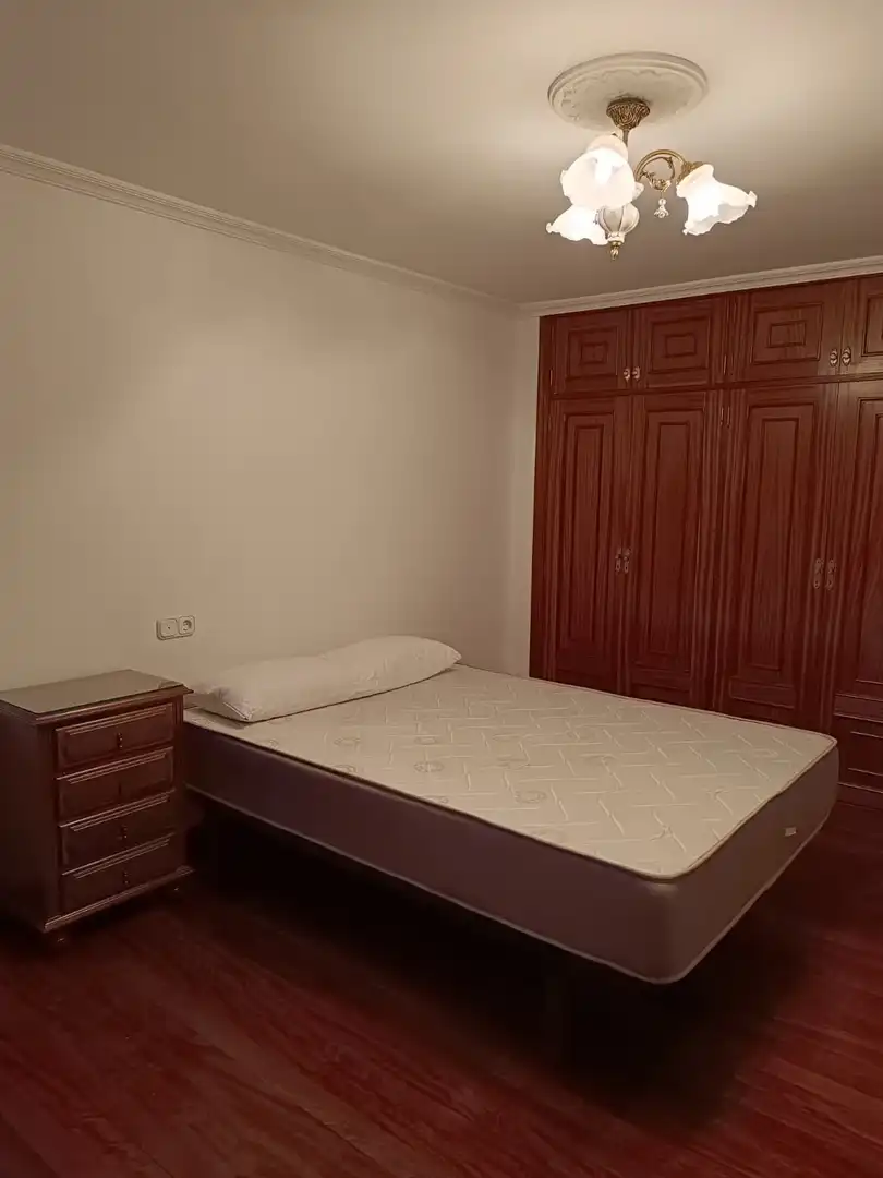 Habitación de Piso en venta en Santiago de Compostela  con Calefacción, Amueblado y Balcón