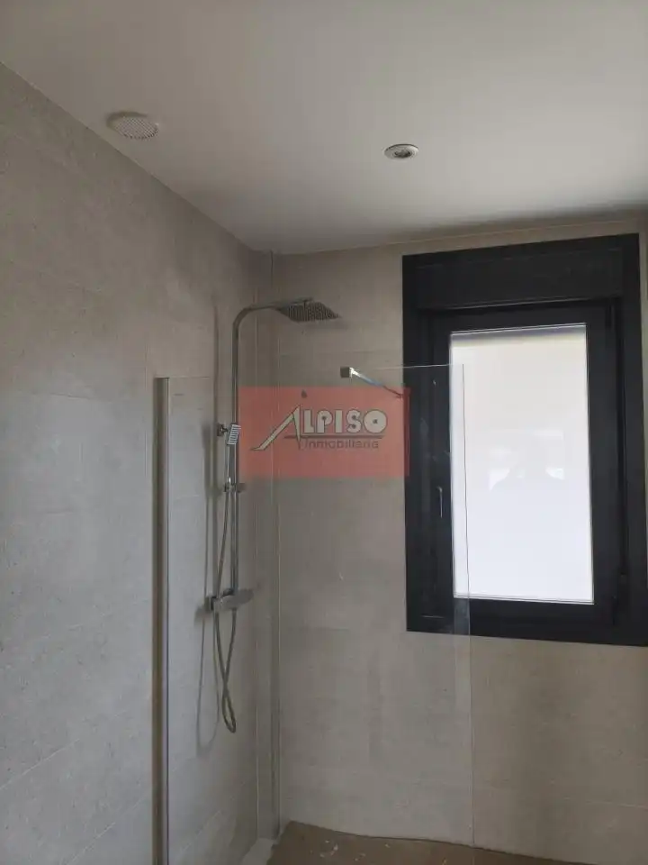 Bathroom of Houses for sale in Ourense Capital   with Heating, Private garden and Terrace
